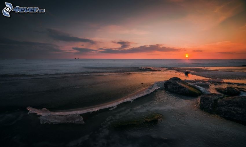 puesta de sol en el mar, rocas en el mar