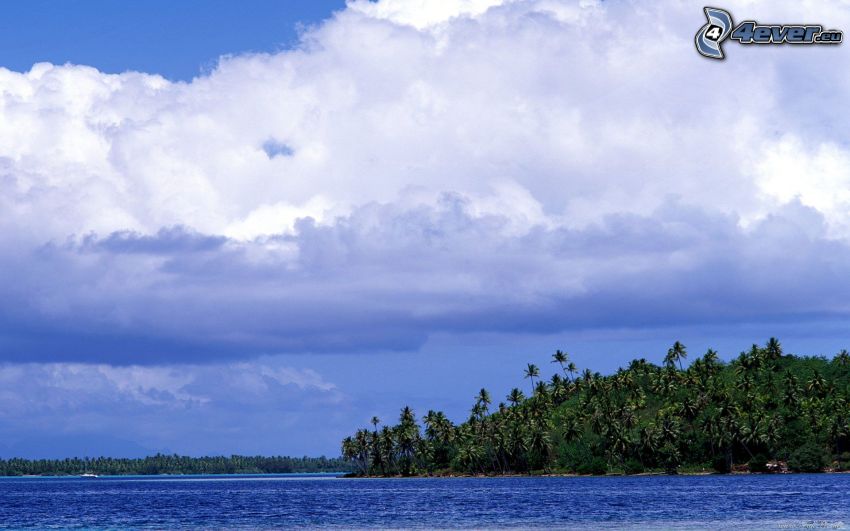 Tahiti, isleta de palmeras, nubes, mar