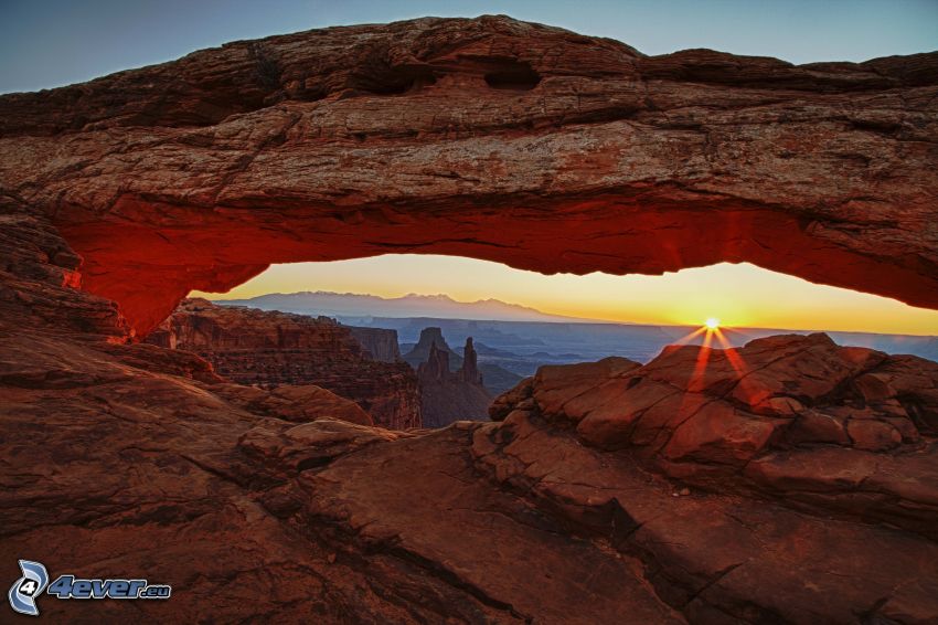 Mesa Arch, puesta del sol, vistas desde las rocas