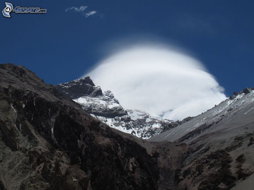 Aconcagua, montaña rocosa, nube