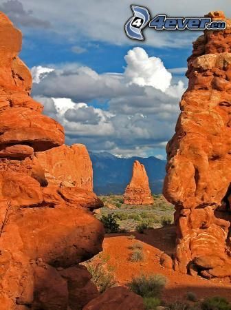 rocas del desierto, nubes