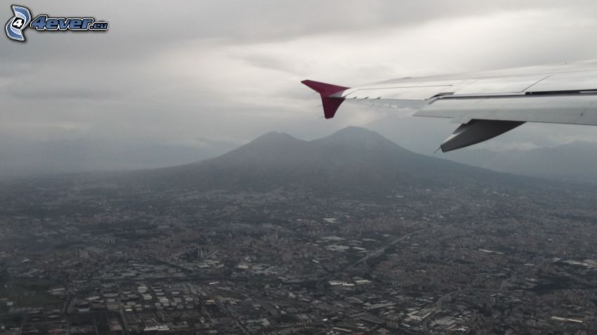vista del paisaje, ala de un avión, niebla