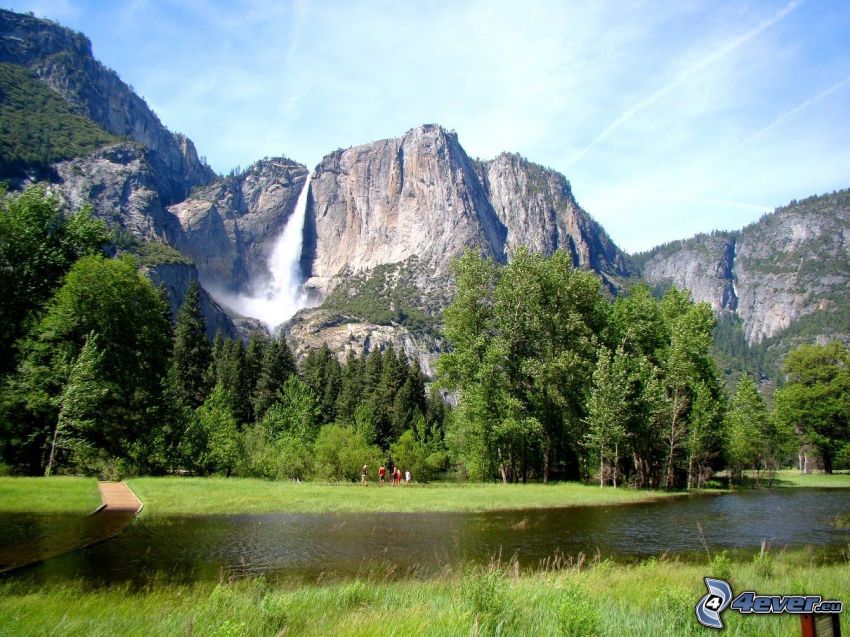 Río en el Parque Nacional de Yosemite, campamento, Cascada Upper