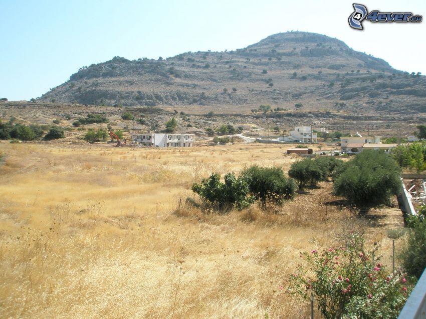 Rodas, Creta, hierba seca, casas