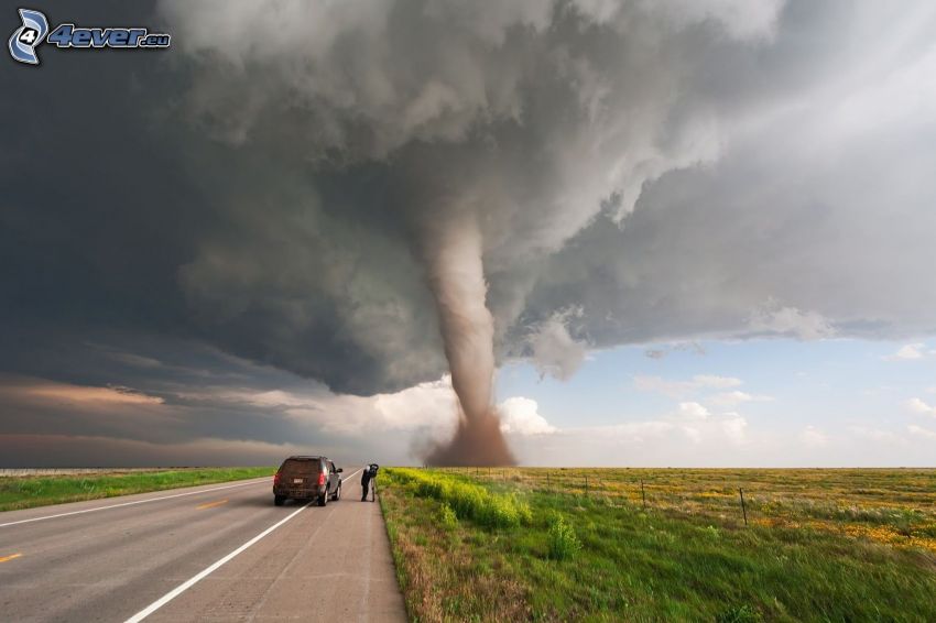 tornado, camino, coche, fotógrafo