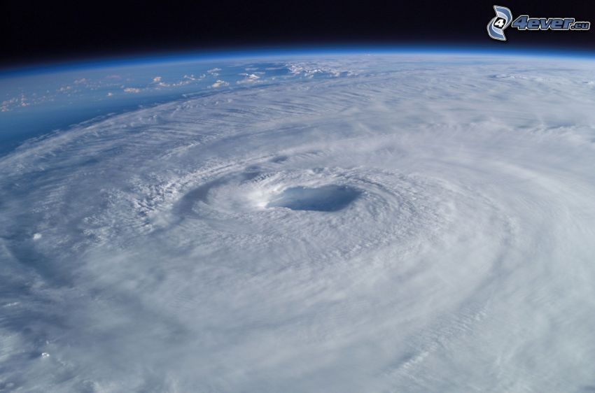 ojo de huracán desde el espacio, Tierra