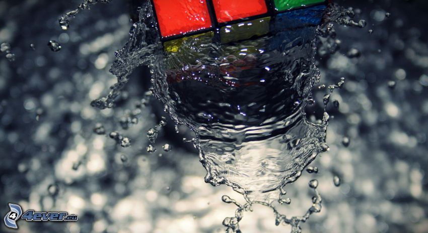 cubo de Rubik, agua