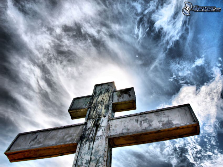 Doble cruz Eslovaca, nubes