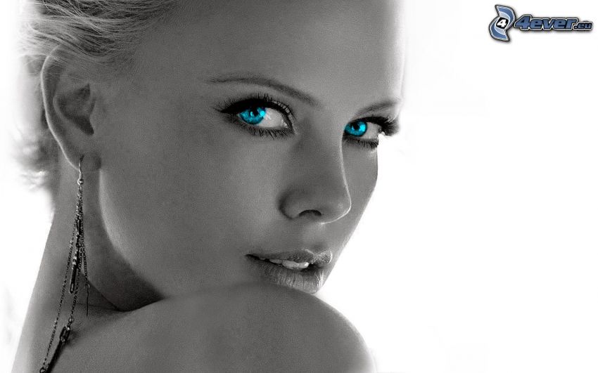 Charlize Theron, ojos azules