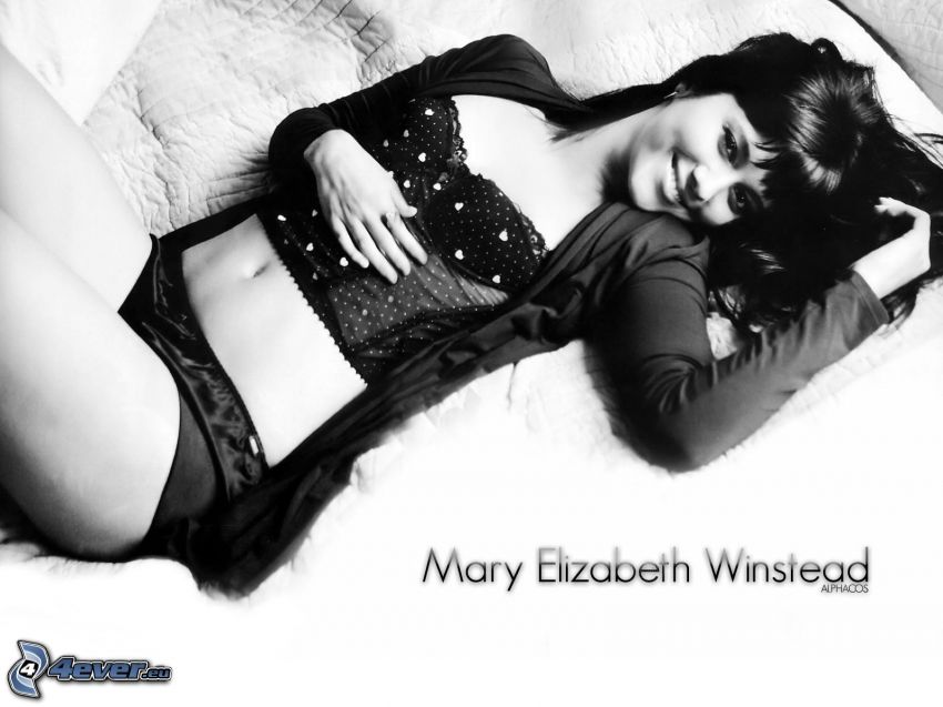 Mary Elizabeth Winstead, ropa interior negra