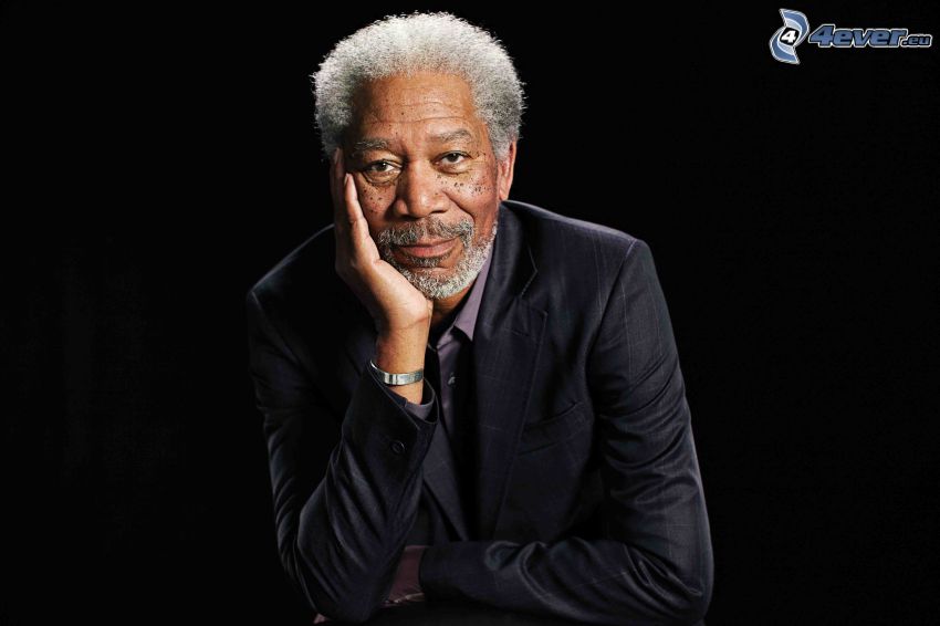 Morgan Freeman, hombre en traje