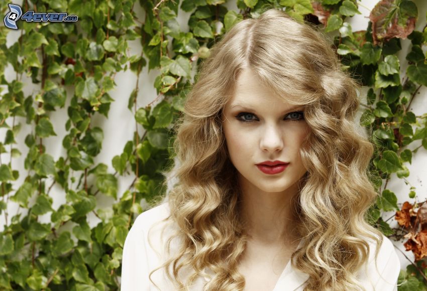 Taylor Swift, rubia rizada
