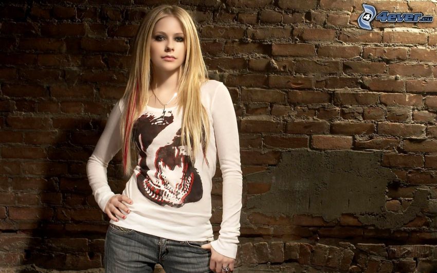 Avril Lavigne, pared de ladrillo