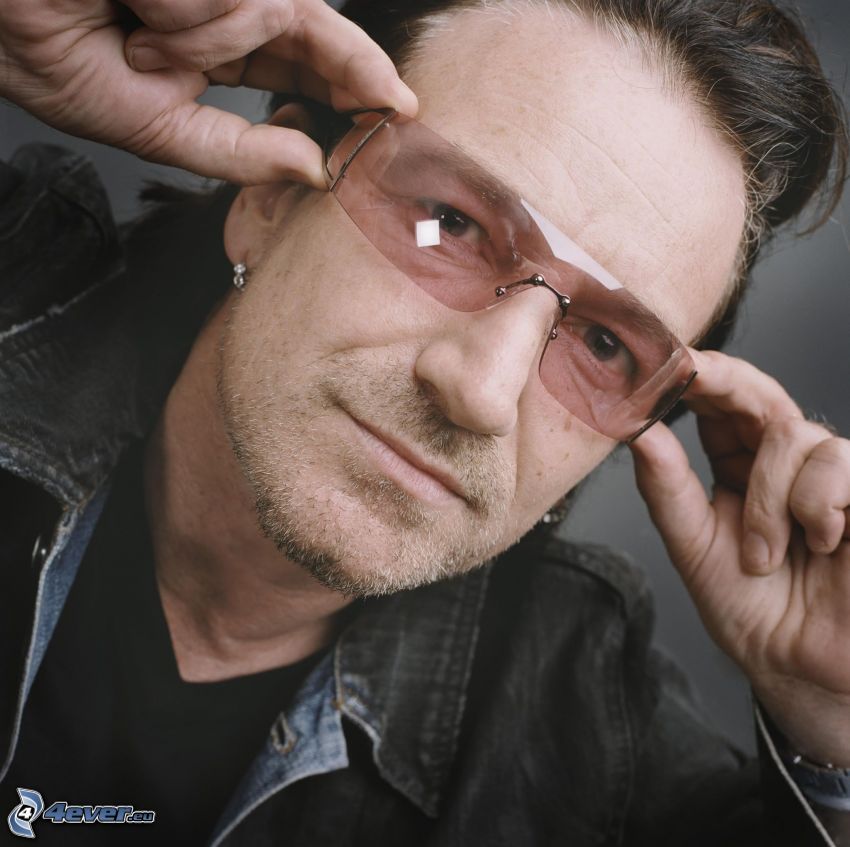 Bono Vox, el hombre con las gafas