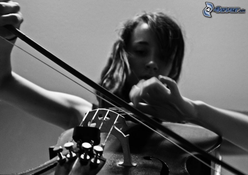 chica tocando el violonchelo