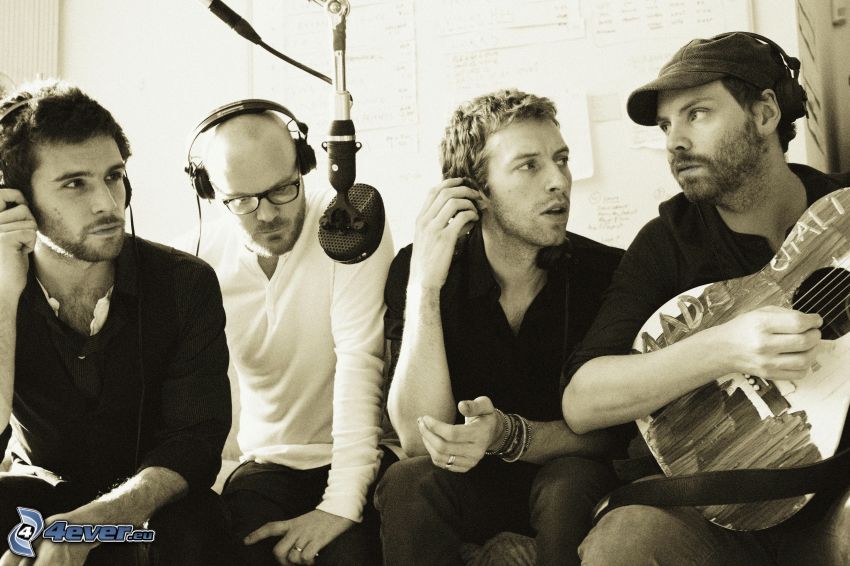 Coldplay, guitarra, micrófono, sepia