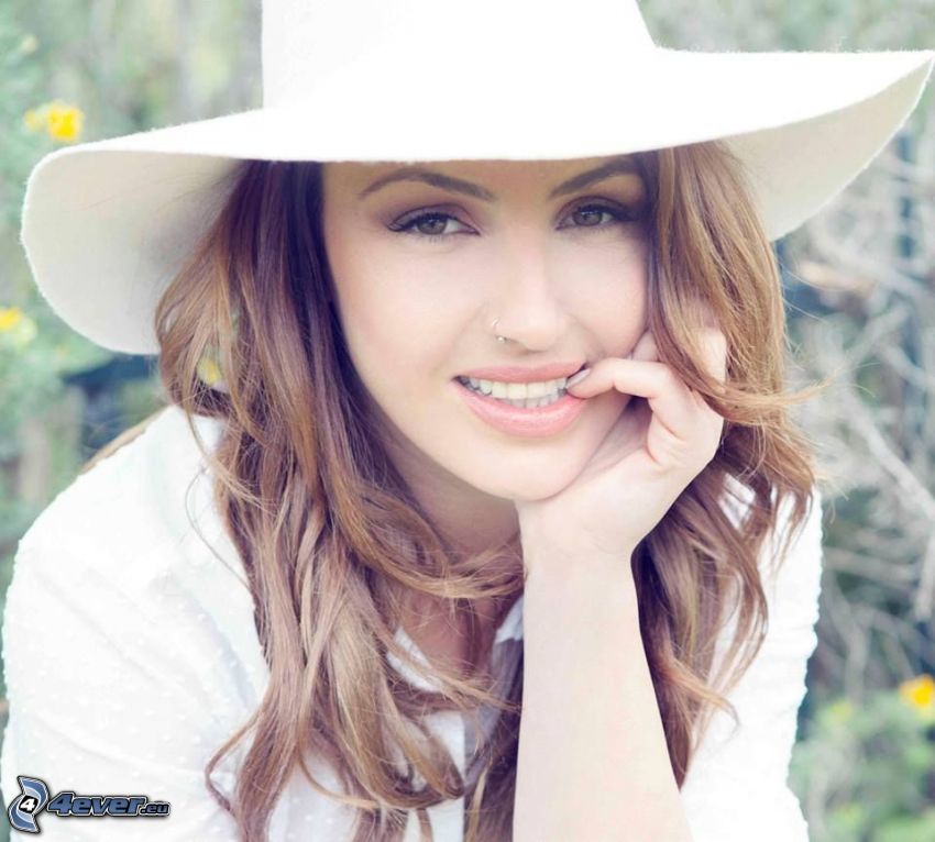 Helena Paparizou, sombrero, sonrisa