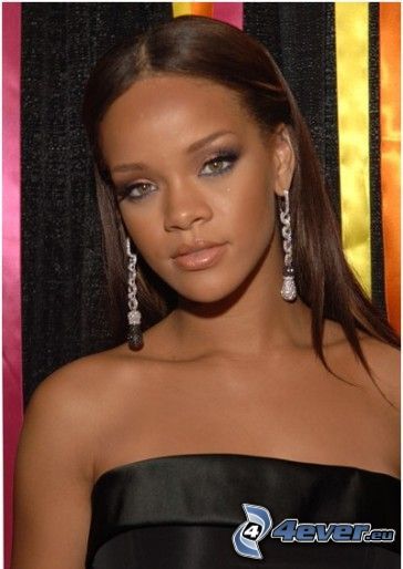 Rihanna, cantante, vestido negro