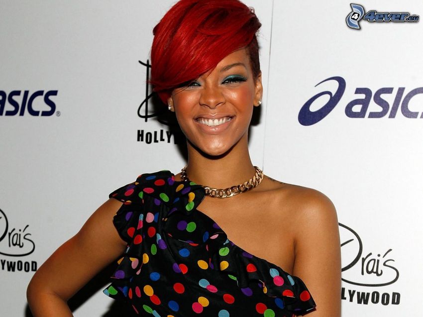 Rihanna, pelo rojo
