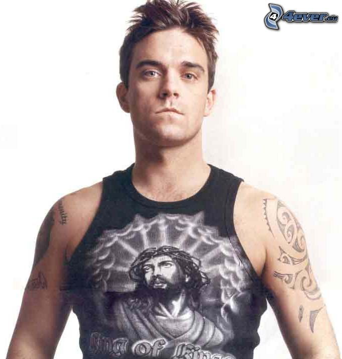 Robbie Williams, cantante, tatuaje en la mano