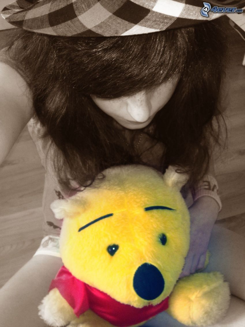 niña con un oso peluche, Winnie the Pooh, oso de peluche