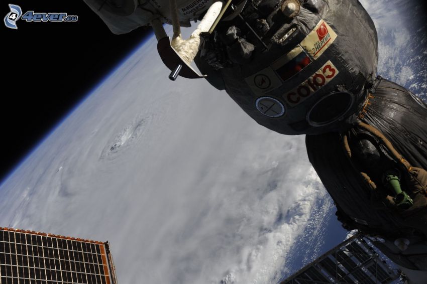 Soyuz, Estación Espacial Internacional ISS, huracán