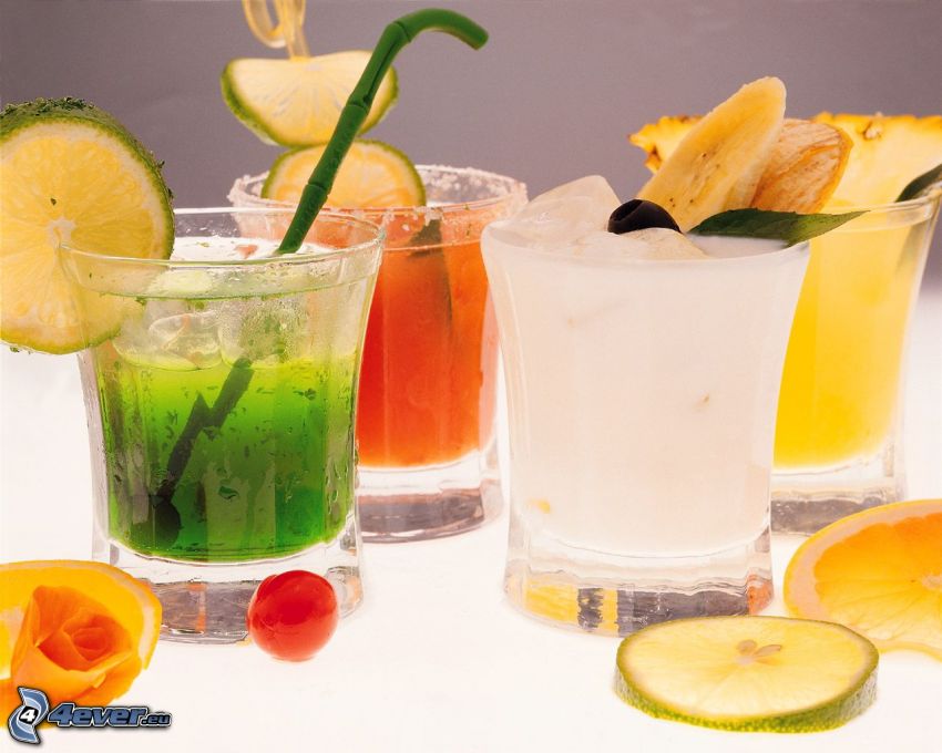 boissons, fruits, une tranche de lime
