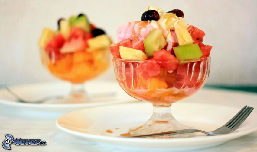 la glace avec des fruits, fourchette