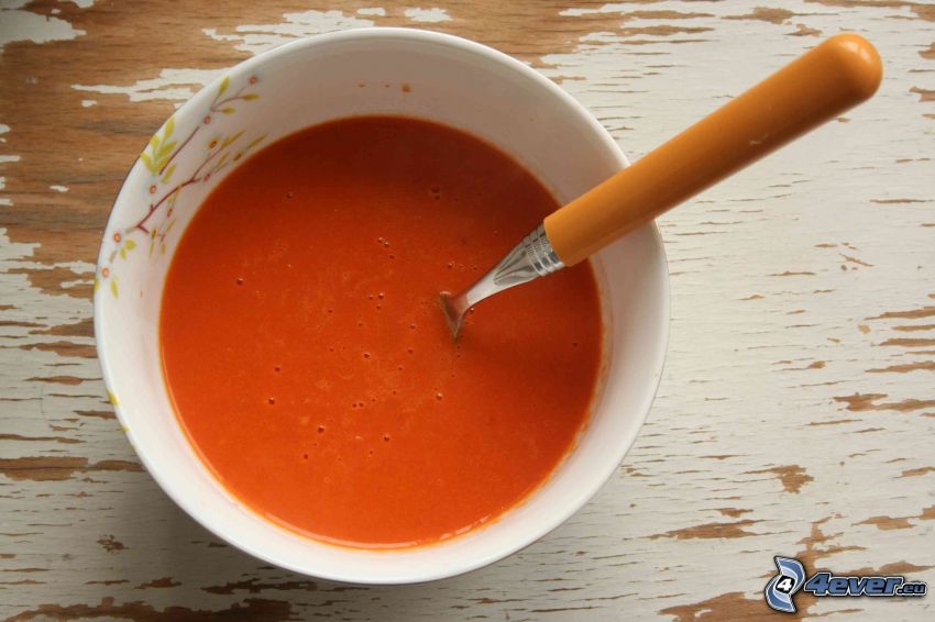 soupe à la tomate, cuillère