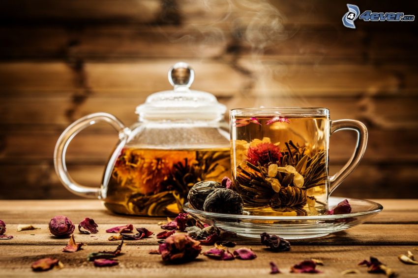 thé de floraison, théière, tasse du thé