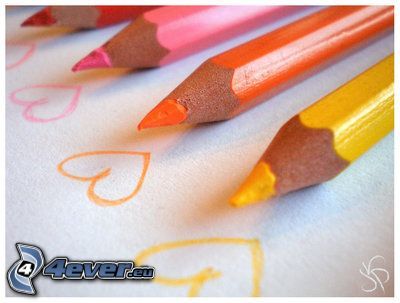 crayons colorés, cœurs