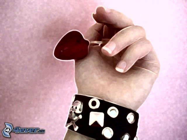 main, pendentif avec coeur, bracelet