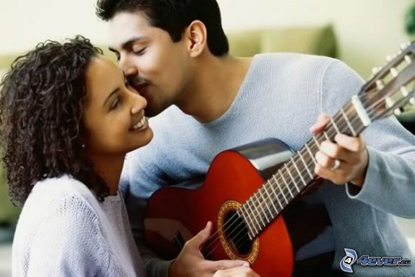 heureux couple, baiser, guitare