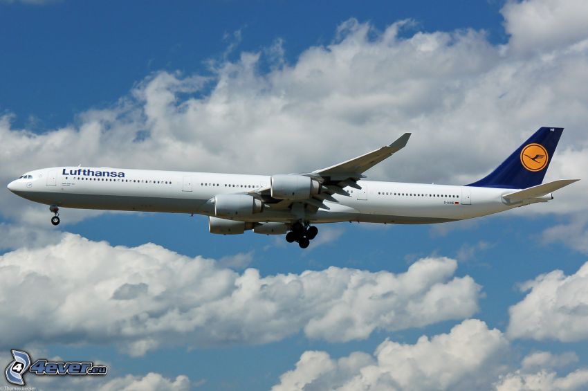 Airbus A340, nuages