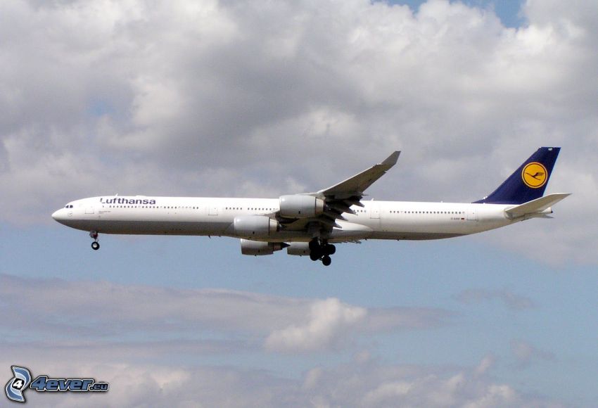 Airbus A340, nuages