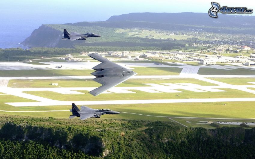 B-2 Spirit, F-15 Eagle, aéroport, champs