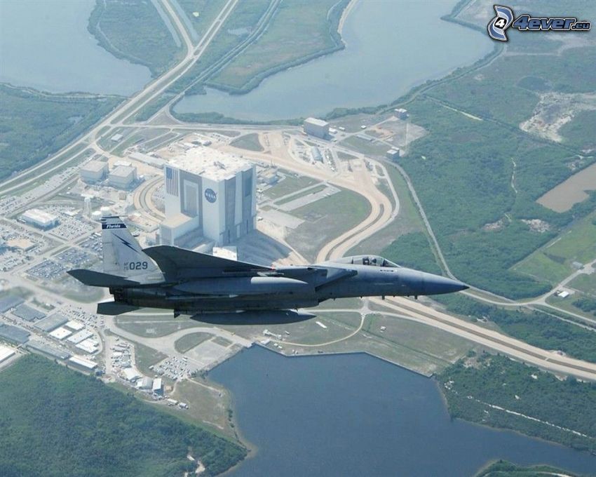 F-15 Eagle, NASA Vehicle Assembly Building, Centre spatial Kennedy