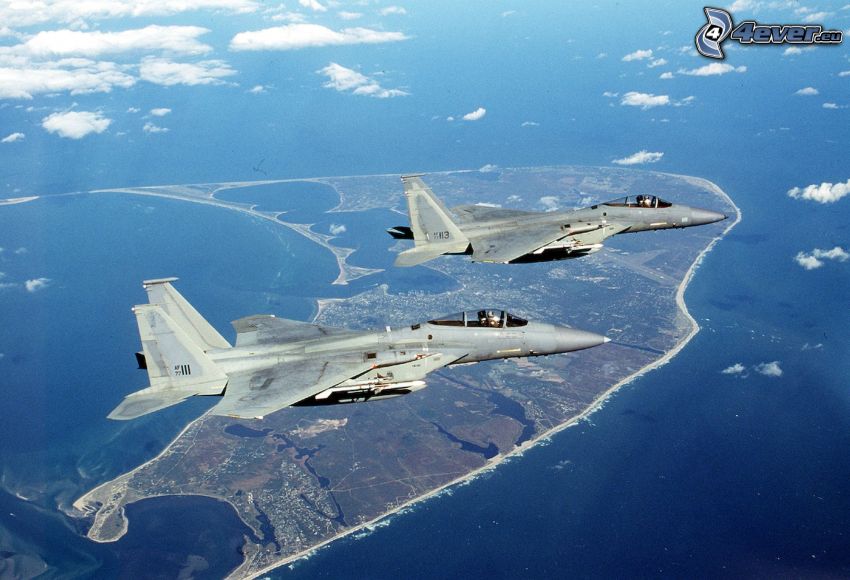 Flotte de F-15 Eagle, nuages, paysage