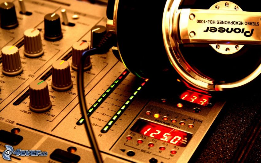DJ console, écouteurs, Pioneer