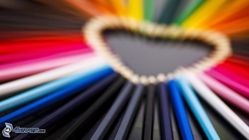 crayons colorés, cœur