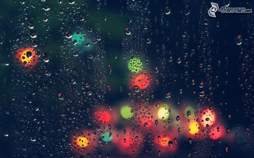 les gouttes de pluie, verre, lumières colorées