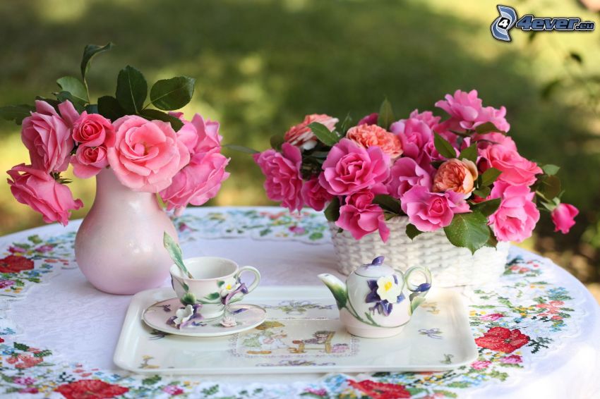 thé, fleurs roses, fleurs dans un vase