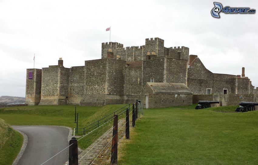 Dover Castle, l'herbe, route