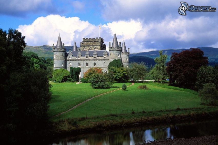 Inveraray château, Écosse, pelouse