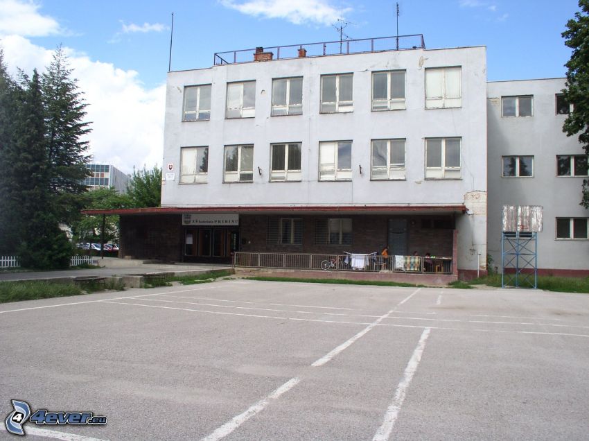 l'école, Nitra