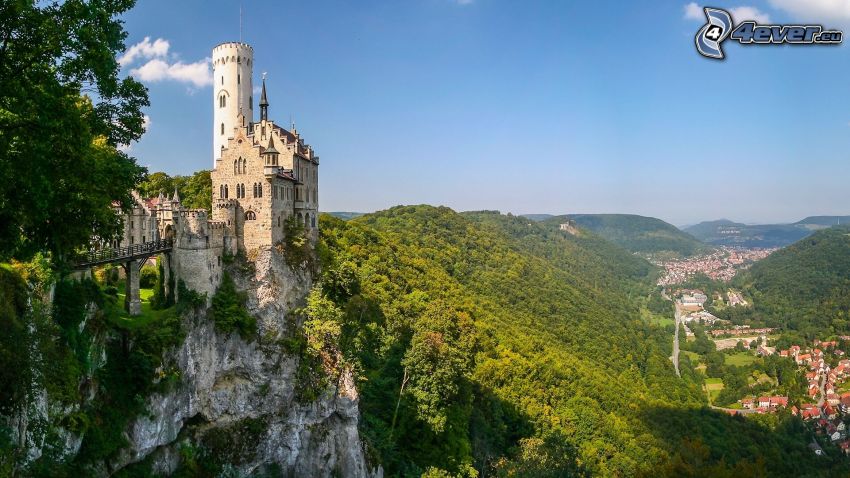 Lichtenstein Castle, forêt, collines, village