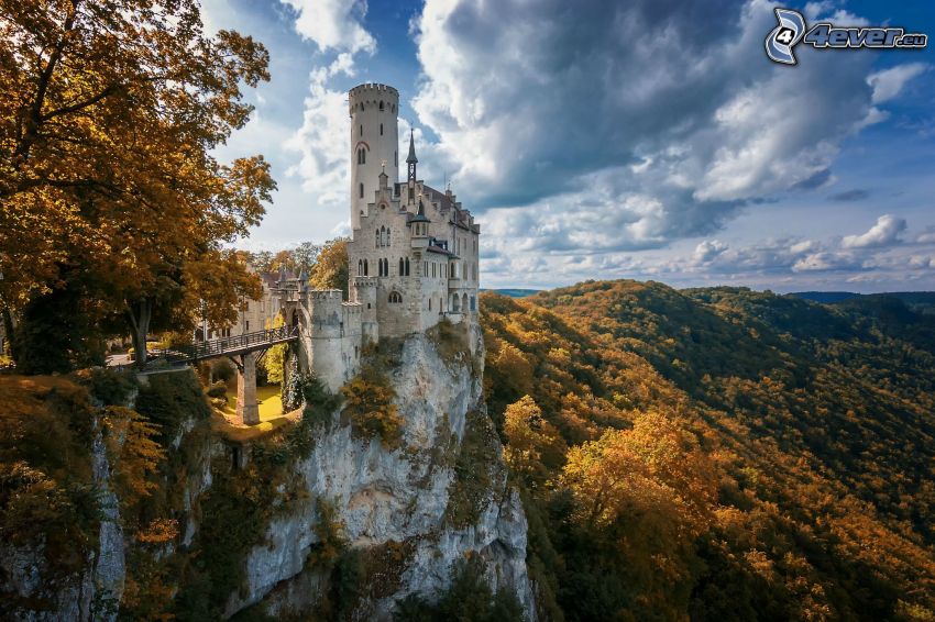 Lichtenstein Castle, forêt d'automne