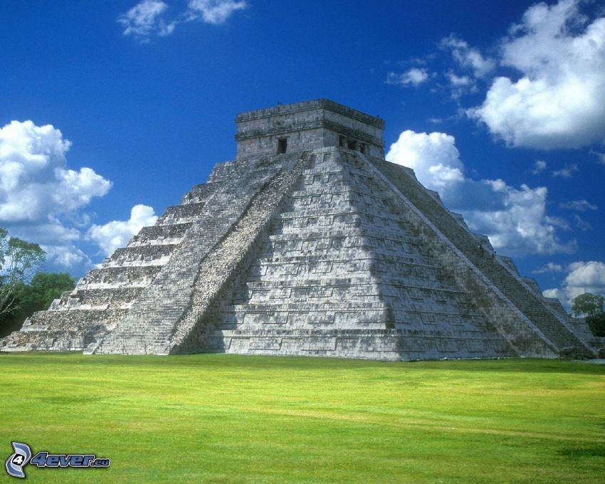 Maya pyramide El Castillo, pelouse