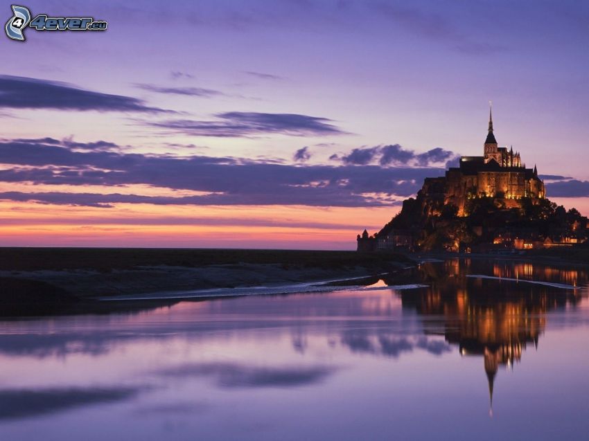Mont Saint-Michel, château, lac, soirée