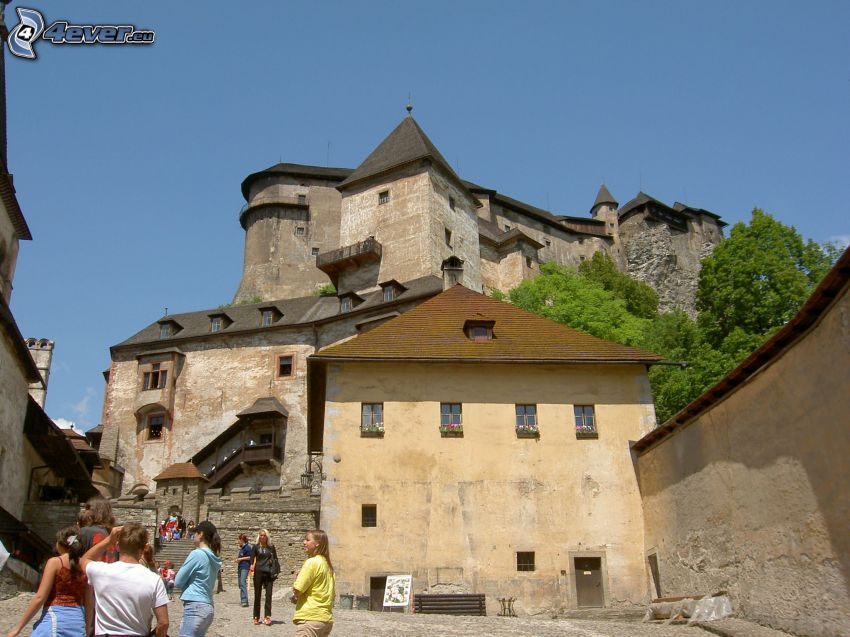 Orava Château, touristes